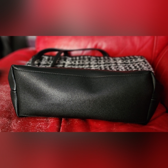 Annie Klein Black & White Tweed Handbag With Card Holder BENIFITS CHARITY - Picture 4 of 9